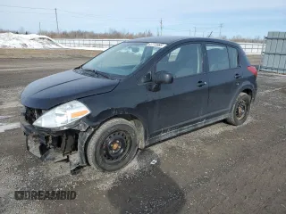 2010 Nissan Versa S z VIN 3N1BC1CP8AL412043, wystawiony jako Copart lot #47772085 z przebiegiem 168 867 mil mil oraz Szkoda całkowita • Salvage title. Historia ofert i sprzedaży dostępna na DreamBid. Obrazek 1.