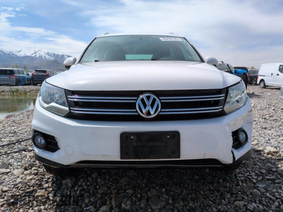 2013 Volkswagen Tiguan SEL with VIN WVGBV3AX6DW610541, listed as a Copart auction lot 49435125 with 73,952 mi miles and Salvage Title. Bid and sale history available at DreamBid. Image 5.