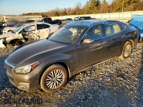 2015 Infiniti Q70 z VIN JN1BY1PR2FM830124, wystawiony jako Copart lot #42536205 z przebiegiem 138 498 mil mil oraz Szkoda całkowita • Salvage title. Historia ofert i sprzedaży dostępna na DreamBid. Obrazek 1.