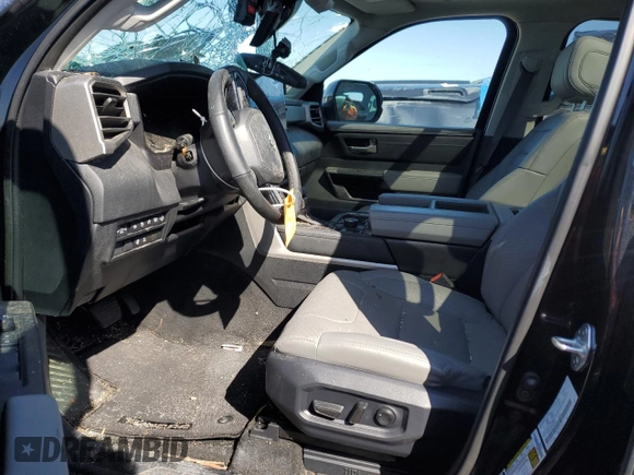 2024 Toyota Tundra Limited Hybrid z VIN 5TFWC5DB7RX045130, wystawiony jako Copart lot #50932715 z przebiegiem 17 046 mil mil oraz Szkoda całkowita • Salvage title. Historia ofert i sprzedaży dostępna na DreamBid. Obrazek 7.