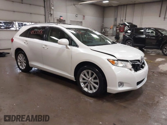 2010 Toyota Venza with VIN 4T3ZA3BB2AU021658, listed as a IAAI auction lot 41833788 with 180,832 mi miles. Bid and sale history available at carsss.com. Image 1.