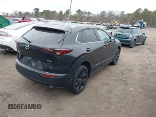 2025 Mazda CX-30 S Select Sport z VIN 3MVDMBBM3SM787607, wystawiony jako IAAI lot #41699529 z przebiegiem 1 920 mil mil oraz . Historia ofert i sprzedaży dostępna na DreamBid. Obrazek 4.