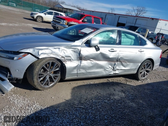 2018 Volvo S90 Momentum with VIN LVY982AKXJP019409, listed as a IAAI auction lot 41462054 with 99,374 mi miles. Bid and sale history available at carsss.com. Image 6.