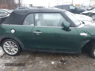 2017 MINI Convertible Cooper S z VIN WMWWG9C38H3C81071, wystawiony jako IAAI lot #41522738 z przebiegiem 59 040 mil mil oraz . Historia ofert i sprzedaży dostępna na DreamBid. Obrazek 13.