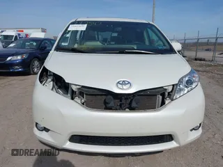 2017 Toyota Sienna XLE Auto Access Seat with VIN 5TDYZ3DC5HS855137, listed as a IAAI auction lot 41657651 with 97,850 mi miles. Bid and sale history available at carsss.com. Image 12.