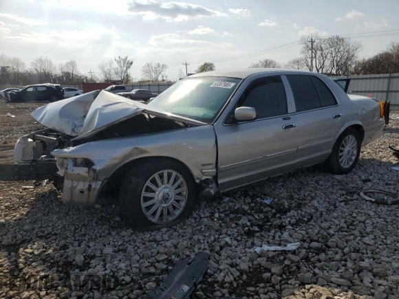 2010 Mercury Grand Marquis LS z VIN 2MEBM7FV4AX636897, wystawiony jako Copart lot #53387985 z przebiegiem Nie podano mil oraz Szkody całkowita. Historia ofert i sprzedaży dostępna na DreamBid. Obrazek 1.