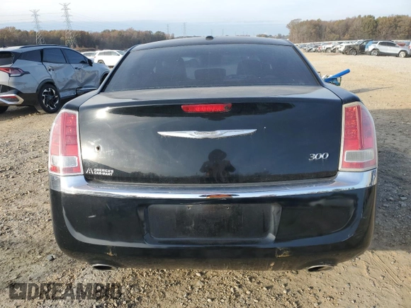 2014 Chrysler 300 z VIN 2C3CCAAG1EH336060, wystawiony jako Copart lot #83682584 z przebiegiem 108 317 mil mil oraz Czysty tytuł • Clean title. Historia ofert i sprzedaży dostępna na DreamBid. Obrazek 6.