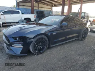 2021 Ford Mustang GT z VIN 1FA6P8CF8M5133172, wystawiony jako Copart lot #54234125 z przebiegiem 24 541 mil mil oraz Nie do naprawy. Historia ofert i sprzedaży dostępna na DreamBid. Obrazek 1.