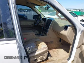 2010 Mercury Mountaineer z VIN 4M2EN3HE9AUJ06976, wystawiony jako IAAI lot #42047883 z przebiegiem 206 294 mil mil oraz . Historia ofert i sprzedaży dostępna na DreamBid. Obrazek 5.