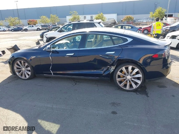 2013 Tesla Model S Performance with VIN 5YJSA1DP5DFP17035, listed as a IAAI auction lot 40895661 with 137,283 mi miles. Bid and sale history available at carsss.com. Image 14.