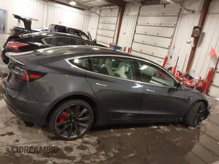 2020 Tesla Model 3 Performance z VIN 5YJ3E1EC3LF641768, wystawiony jako IAAI lot #41542615 z przebiegiem 43 343 mil mil oraz . Historia ofert i sprzedaży dostępna na DreamBid. Obrazek 14.