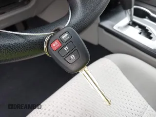 2012 Toyota Camry L z VIN 4T1BF1FK0CU203419, wystawiony jako IAAI lot #42267352 z przebiegiem 73 969 mil mil oraz . Historia ofert i sprzedaży dostępna na DreamBid. Obrazek 11.