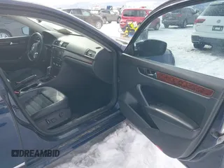 2013 Volkswagen Passat SEL Premium z VIN 1VWCP7A32DC089517, wystawiony jako IAAI lot #41546511 z przebiegiem 149 067 mil mil oraz . Historia ofert i sprzedaży dostępna na DreamBid. Obrazek 5.