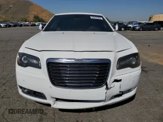 2014 Chrysler 300 S z VIN 2C3CCABG2EH273081, wystawiony jako Copart lot #56634365 z przebiegiem 117 686 mil mil oraz Czysty tytuł • Clean title. Historia ofert i sprzedaży dostępna na DreamBid. Obrazek 5.