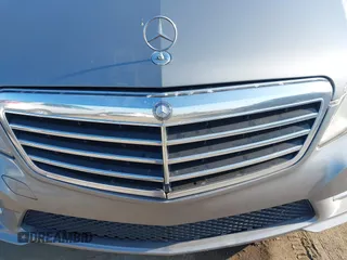 2013 Mercedes-Benz E 350 Luxury z VIN WDDHF5KB0DA745639, wystawiony jako IAAI lot #42407026 z przebiegiem 305 400 mil mil oraz . Historia ofert i sprzedaży dostępna na DreamBid. Obrazek 17.