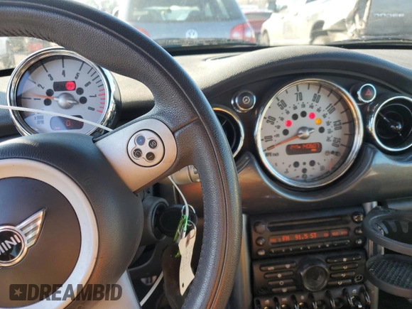 2008 MINI Convertible S with VIN WMWRH33598TU81236, listed as a Copart auction lot 42332895 with 140,607 mi miles and Salvage title. Bid and sale history available at DreamBid. Image 9.