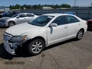 2010 Toyota Camry z VIN 4T4BF3EK3AR082496, wystawiony jako Copart lot #59387935 z przebiegiem 143 584 mil mil oraz Szkoda całkowita • Salvage title. Historia ofert i sprzedaży dostępna na DreamBid. Obrazek 1.