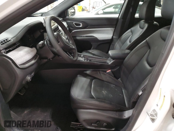 2024 Jeep Compass Latitude Lux с VIN 3C4NJDFN0RT127036, выставлен на аукционе Copart как лот 50198325 с пробегом 2 361 миль миль и Списание • Salvage title. История ставок и продаж доступна на DreamBid. Изображение 7.