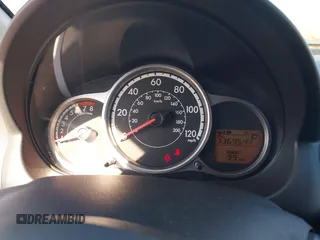 2013 Mazda 2 Touring z VIN JM1DE1LYXD0157874, wystawiony jako IAAI lot #41999395 z przebiegiem 136 954 mil mil oraz . Historia ofert i sprzedaży dostępna na DreamBid. Obrazek 7.
