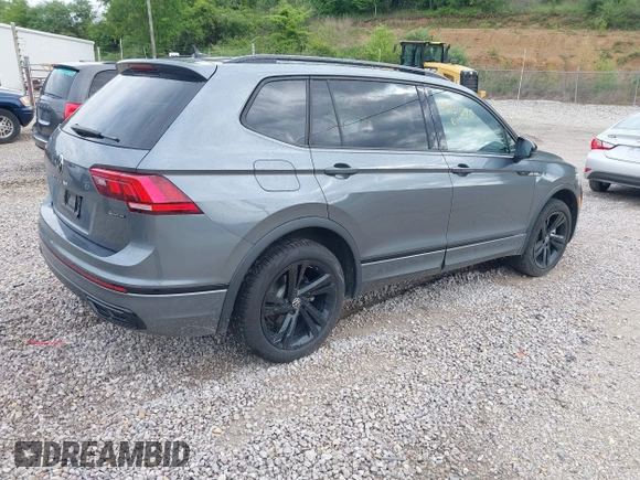 2024 Volkswagen Tiguan SE R-Line Black with VIN 3VV8B7AX1RM181025, listed as a IAAI auction lot 42131070 with 5,497 mi miles and . Bid and sale history available at DreamBid. Image 4.
