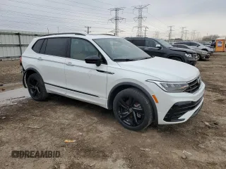 2024 Volkswagen Tiguan SE R-Line Black z VIN 3VV8B7AX3RM115902, wystawiony jako Copart lot #49396315 z przebiegiem 19 135 mil mil oraz Szkoda całkowita • Salvage title. Historia ofert i sprzedaży dostępna na DreamBid. Obrazek 4.
