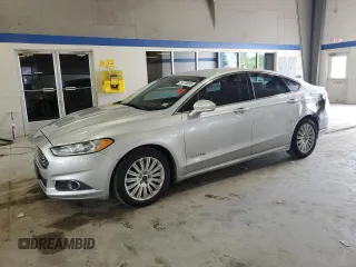 2013 Ford Fusion SE Hybrid z VIN 3FA6P0LU1DR368722, wystawiony jako Copart lot #54738695 z przebiegiem 201 326 mil mil oraz Czysty tytuł • Clean title. Historia ofert i sprzedaży dostępna na DreamBid. Obrazek 1.