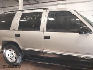 1998 Chevrolet Tahoe with VIN 1GNEK13R6WJ377054, listed as a IAAI auction lot 41785568 with 327,139 mi miles. Bid and sale history available at carsss.com. Image 13.