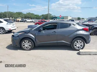 2020 Toyota C-HR LE z VIN NMTKHMBX4LR111797, wystawiony jako IAAI lot #42122726 z przebiegiem 62 138 mil mil oraz . Historia ofert i sprzedaży dostępna na DreamBid. Obrazek 14.