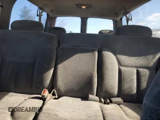 1997 GMC Suburban z VIN 3GKGK26J9VG515459, wystawiony jako Copart lot #87515385 z przebiegiem 205 982 mil mil oraz Szkoda całkowita • Salvage title. Historia ofert i sprzedaży dostępna na DreamBid. Obrazek 10.