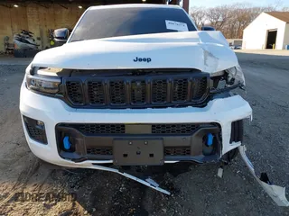 2024 Jeep Grand Cherokee with VIN 1C4RJYB63R8510782, listed as a IAAI auction lot 40878374 with 2,396 mi miles and . Bid and sale history available at DreamBid. Image 6.