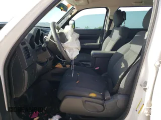2011 Dodge Nitro SE z VIN 1D4PT2GK3BW520236, wystawiony jako Copart lot #64354194 z przebiegiem Nie podano mil oraz Szkoda całkowita • Salvage title. Historia ofert i sprzedaży dostępna na DreamBid. Obrazek 7.