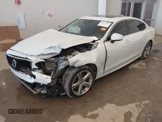 2019 Volvo S90 Momentum with VIN LVY102AK5KP081791, listed as a IAAI auction lot 41632562 with 117,384 mi miles. Bid and sale history available at carsss.com. Image 2.