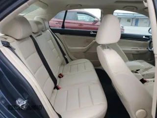 2010 Volkswagen Jetta Limited Edition z VIN 3VWRZ7AJ7AM040861, wystawiony jako Copart lot #63333995 z przebiegiem 189 482 mil mil oraz Szkoda całkowita • Salvage title. Historia ofert i sprzedaży dostępna na DreamBid. Obrazek 10.