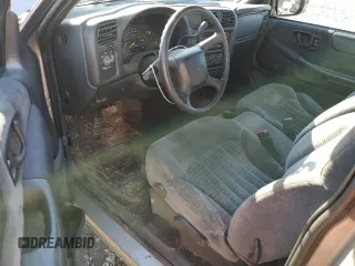 2001 Chevrolet S-10 LS with VIN 1GCCS19571K141956, listed as a Copart auction lot 87008824 with 110,035 mi miles and Clean Title. Bid and sale history available at DreamBid. Image 8.