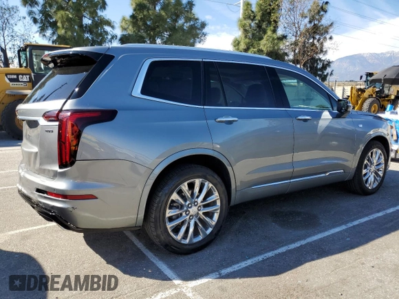 2023 Cadillac XT6 FWD Premium Luxury z VIN 1GYKPCRS5PZ212337, wystawiony jako Copart lot #46283655 z przebiegiem 15 660 mil mil oraz Szkody całkowita. Historia ofert i sprzedaży dostępna na DreamBid. Obrazek 3.