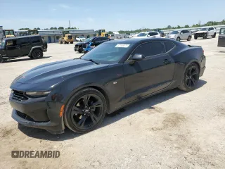 2019 Chevrolet Camaro 1LT z VIN 1G1FB1RXXK0120992, wystawiony jako Copart lot #57160675 z przebiegiem 104 534 mil mil oraz Szkoda całkowita • Salvage title. Historia ofert i sprzedaży dostępna na DreamBid. Obrazek 1.