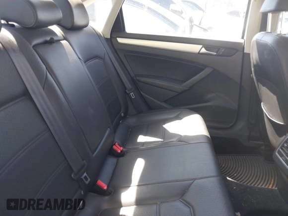 2013 Volkswagen Passat SE w/Sunroof & Nav with VIN 1VWBP7A37DC089122, listed as a IAAI auction lot 42050835 with 189,316 mi miles. Bid and sale history available at carsss.com. Image 8.