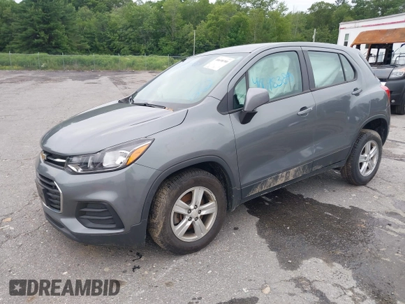 2020 Chevrolet Trax LS z VIN 3GNCJNSBXLL272365, wystawiony jako IAAI lot #40698380 z przebiegiem 39 306 mil mil oraz . Historia ofert i sprzedaży dostępna na DreamBid. Obrazek 2.
