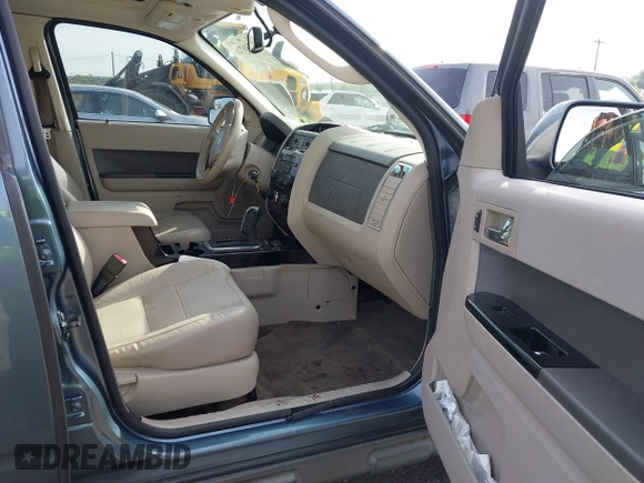 2011 Ford Escape Hybrid z VIN 1FMCU4K38BKC60181, wystawiony jako IAAI lot #42330726 z przebiegiem 209 390 mil mil oraz . Historia ofert i sprzedaży dostępna na DreamBid. Obrazek 5.