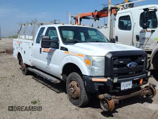 2011 Ford F-350 z VIN 1FD7X3B68BEC03720, wystawiony jako IAAI lot #42409023 z przebiegiem 332 380 mil mil oraz . Historia ofert i sprzedaży dostępna na DreamBid. Obrazek 58.