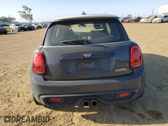 2020 MINI Hardtop Cooper S z VIN WMWXR5C04L2M16068, wystawiony jako Copart lot #53107645 z przebiegiem 43 810 mil mil oraz Szkody całkowita. Historia ofert i sprzedaży dostępna na DreamBid. Obrazek 6.