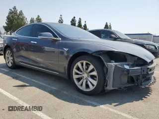 2014 Tesla Model S 60 z VIN 5YJSA1H11EFP64764, wystawiony jako Copart lot #64265815 z przebiegiem 126 191 mil mil oraz Szkoda całkowita • Salvage title. Historia ofert i sprzedaży dostępna na DreamBid. Obrazek 4.