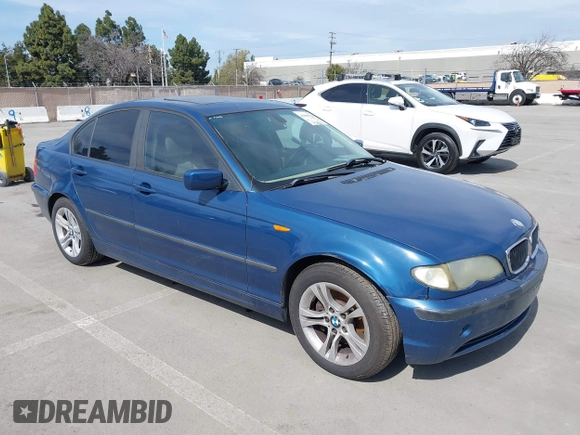 2003 BMW 3 Series 325i with VIN WBAAZ33493PH33881, listed as a IAAI auction lot 41866926 with 183,951 mi miles. Bid and sale history available at carsss.com. Image 1.