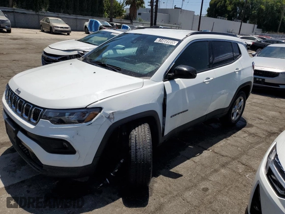 2023 Jeep Compass Latitude z VIN 3C4NJDBN3PT553371, wystawiony jako Copart lot #61468985 z przebiegiem 46 965 mil mil oraz Czysty tytuł • Clean title. Historia ofert i sprzedaży dostępna na DreamBid. Obrazek 1.