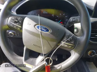 2020 Ford Escape SE z VIN 1FMCU0G63LUC26585, wystawiony jako IAAI lot #42332332 z przebiegiem 62 681 mil mil oraz . Historia ofert i sprzedaży dostępna na DreamBid. Obrazek 11.