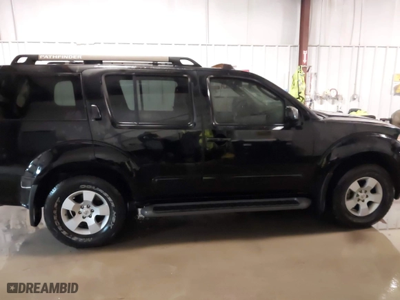 2005 Nissan Pathfinder LE with VIN 5N1AR18W85C766004, listed as a IAAI auction lot 41727909 with 197,926 mi miles. Bid and sale history available at carsss.com. Image 13.