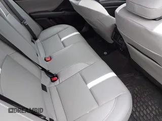 2025 Toyota Camry LE z VIN 4T1DAACK0SU057646, wystawiony jako IAAI lot #42147253 z przebiegiem 6 675 mil mil oraz . Historia ofert i sprzedaży dostępna na DreamBid. Obrazek 8.
