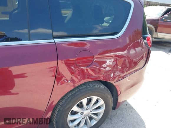2019 Chrysler Pacifica Touring Plus z VIN 2C4RC1FGXKR706264, wystawiony jako IAAI lot #42416570 z przebiegiem 86 897 mil mil oraz . Historia ofert i sprzedaży dostępna na DreamBid. Obrazek 6.