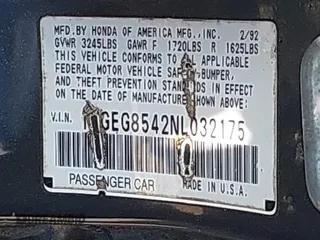 1992 Honda Civic DX z VIN 1HGEG8542NL032175, wystawiony jako IAAI lot #41852754 z przebiegiem 279 877 mil mil oraz . Historia ofert i sprzedaży dostępna na DreamBid. Obrazek 9.