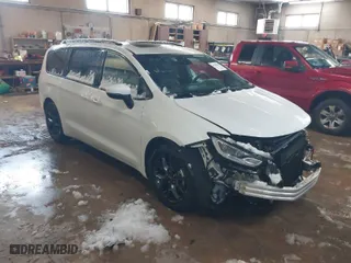 2023 Chrysler Pacifica Touring L with VIN 2C4RC1BG5PR598505, listed as a IAAI auction lot 41705993 with 39,377 mi miles. Bid and sale history available at carsss.com. Image 1.